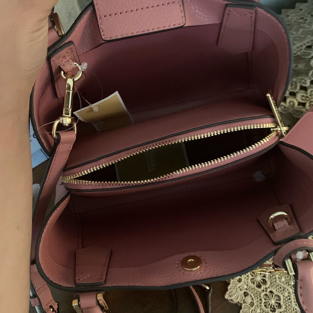 New MK satchel/ crossbody 💖last one ❣️ - Picture 4 of 4